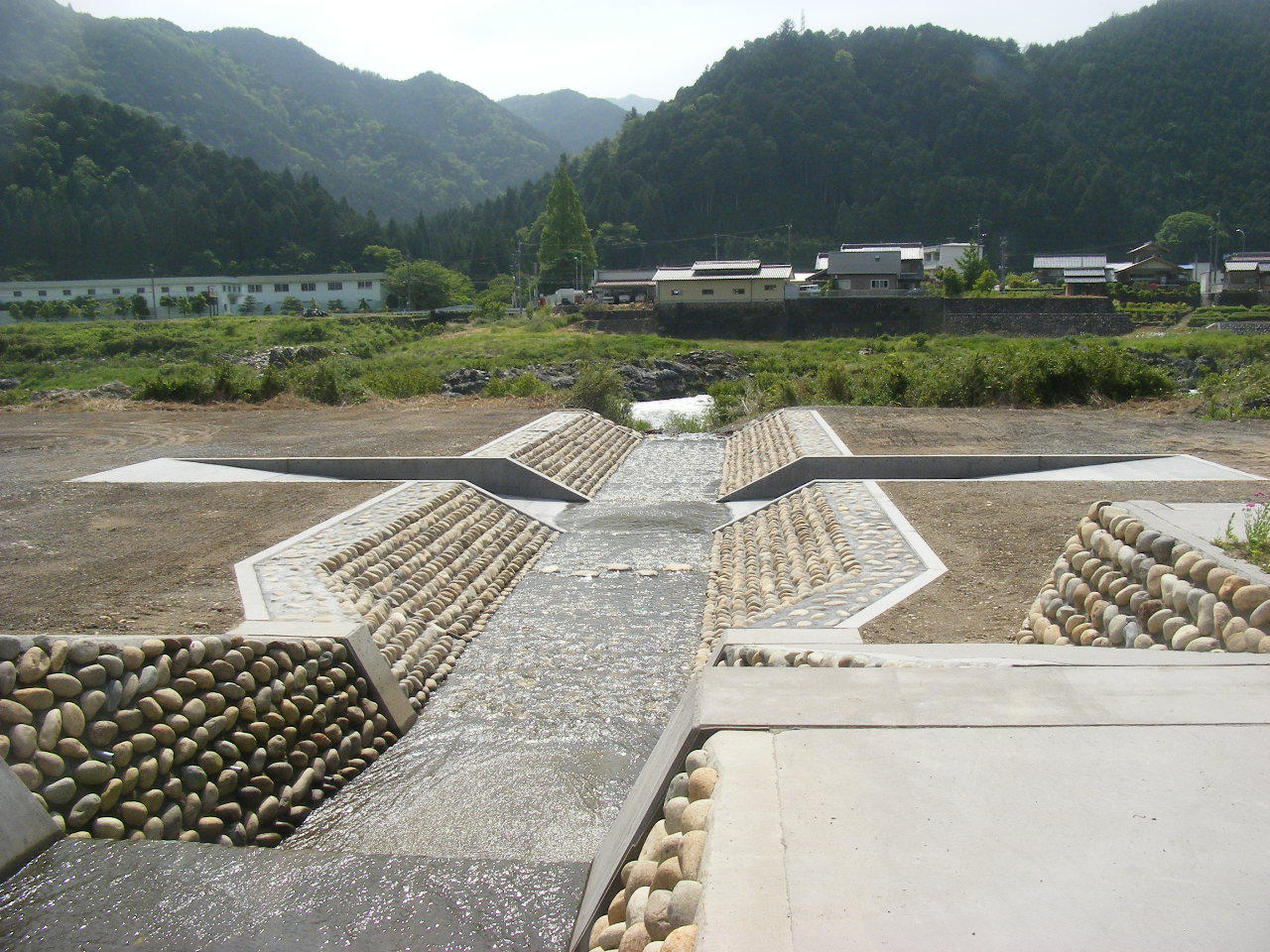 水口建設、棚村