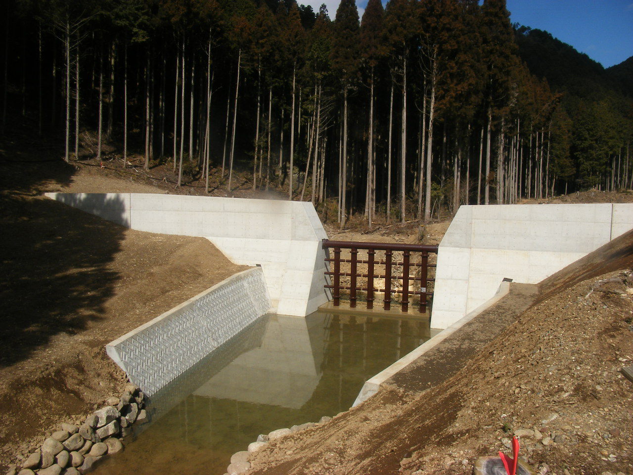 水口建設、砂防棚村