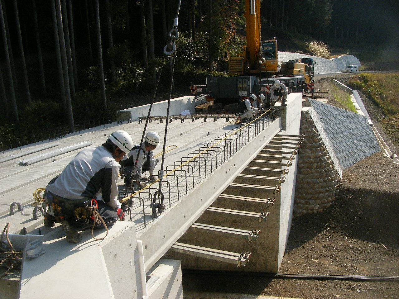 水口建設、滝橋梁