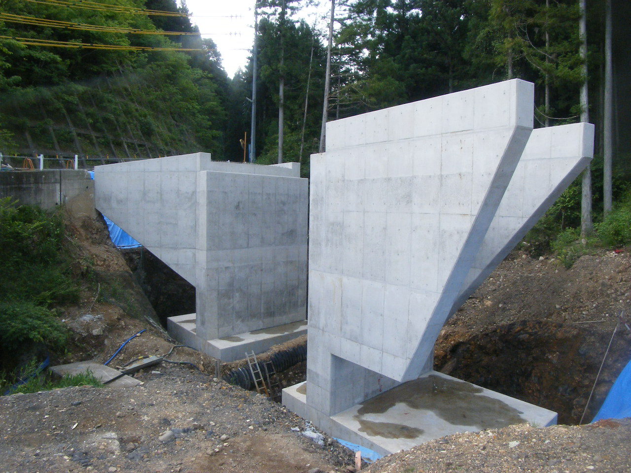 水口建設、滝橋梁