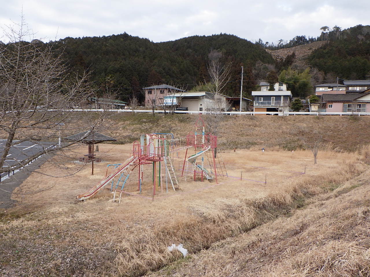 水口建設、遊具